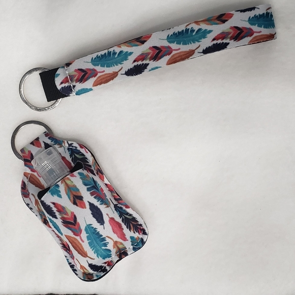 Feathers Lotion Holder with Matching Wristlet Lanyard - Picture 2 of 2